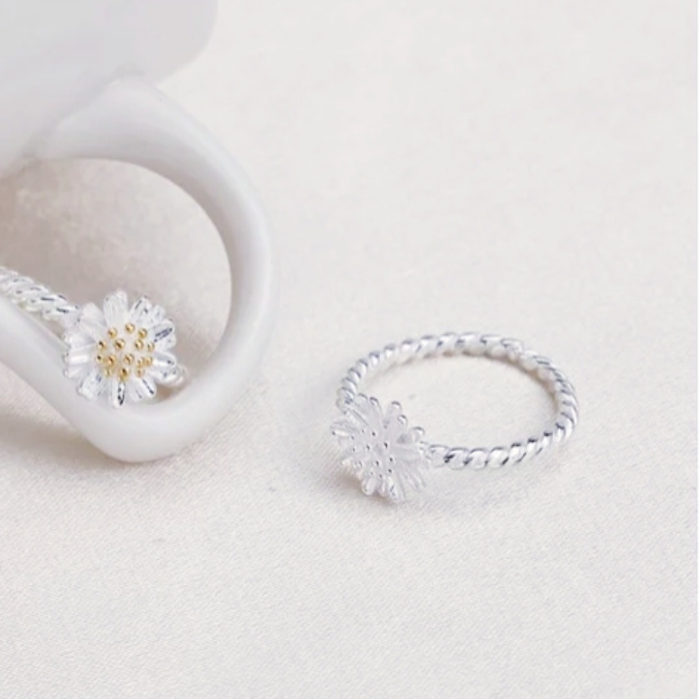 Silver Daisy Ring